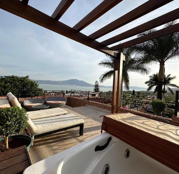 キングサイズベッドのスイートルーム, Lindo Ajijic Bed & Breakfast