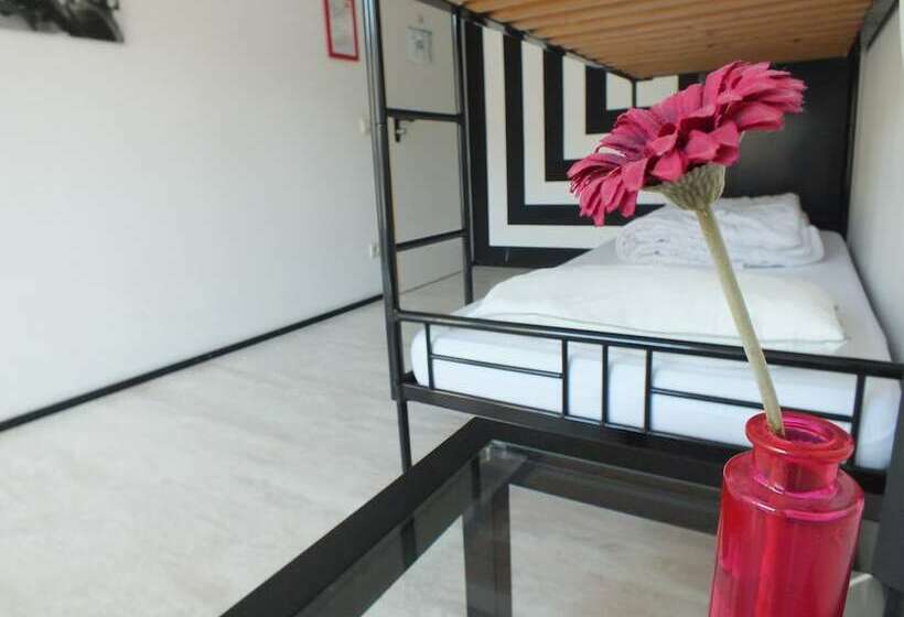 Номер Стандарт, Max Hostel