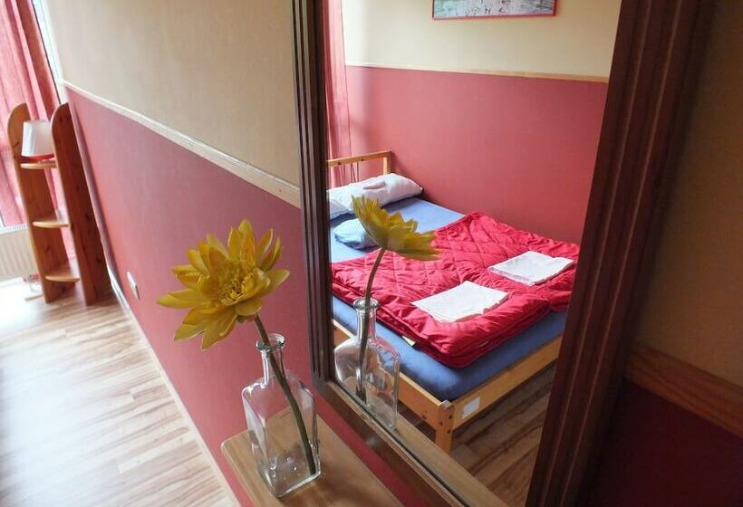 Standard Szoba, Max Hostel