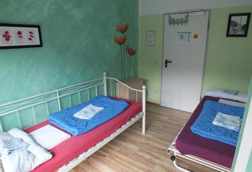 Standard Szoba, Max Hostel
