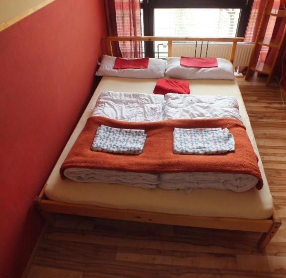 Standard Szoba, Max Hostel