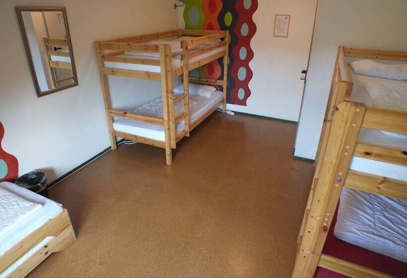 Кровать в Общей Комнате, Max Hostel