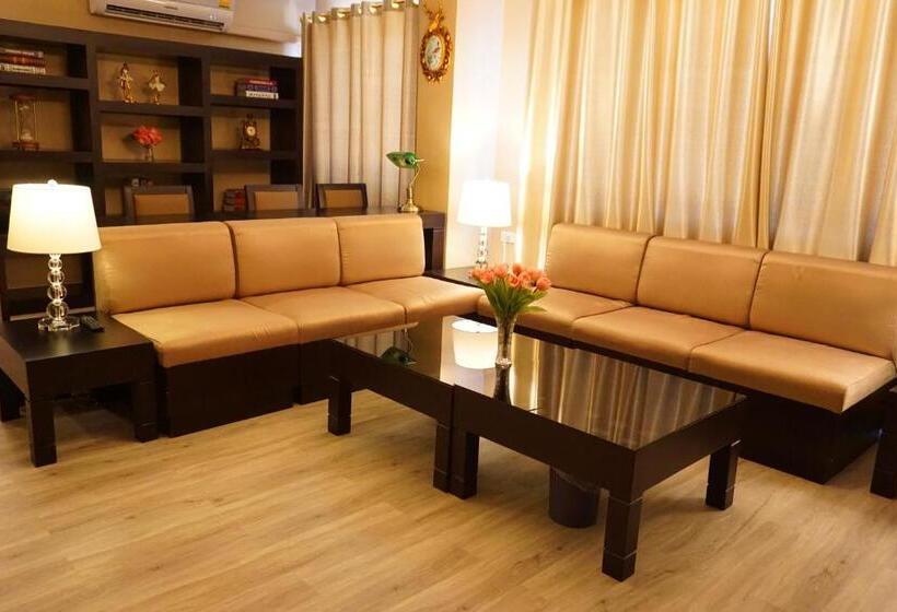اتاق لوکس با چشم‌انداز شهر, Taris Art Hotel Phrae