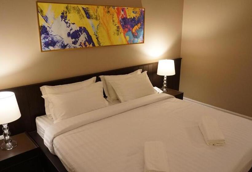 سوییت جونیور, Taris Art Hotel Phrae