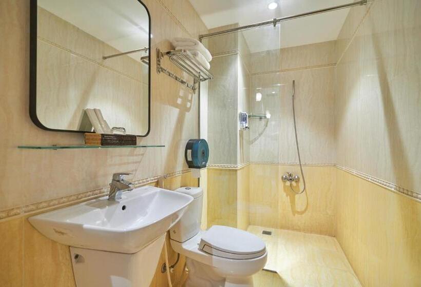 اتاق سوپریور با تخت بزرگ, Bin Bin 10   Mimosa Hotel Near Tan Son Nhat Airport