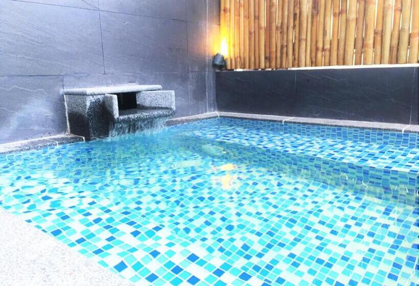 Номер Deluxe, Azumaya Hotel Phnom Penh