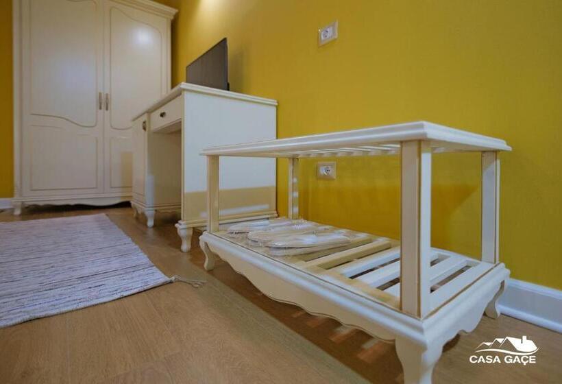 اتاق لوکس, Casa Gaçe