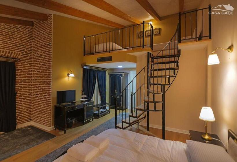 سوئیت با بالکن, Casa Gaçe