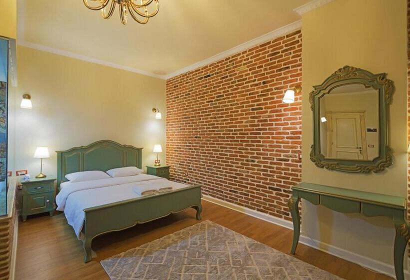سوییت جونیور, Casa Gaçe
