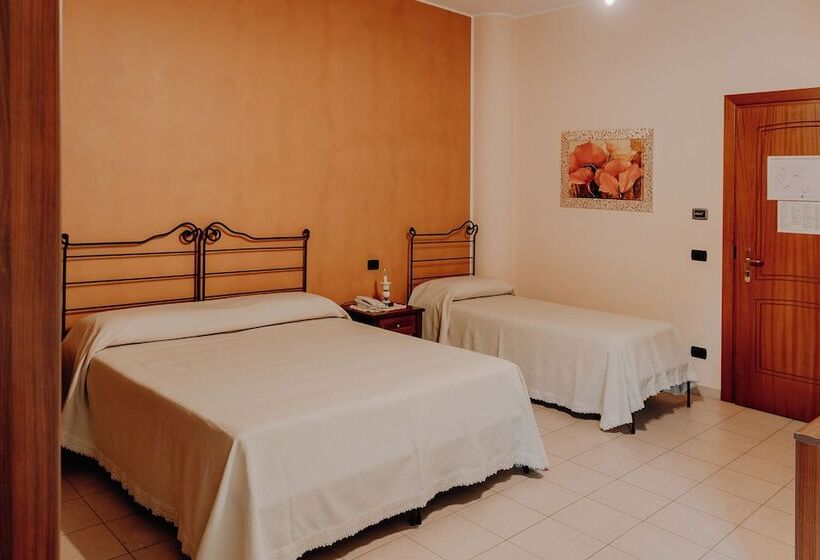 Четырехместный Номер Стандарт, San Raffaele Hotel Restaurant & Resort