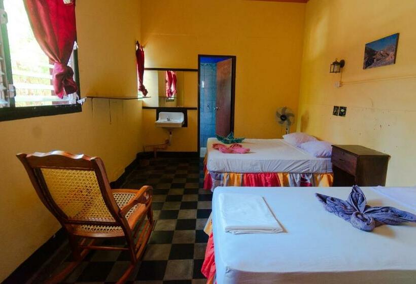 Трехместный Номер Комфорт, Hostal Lazybones