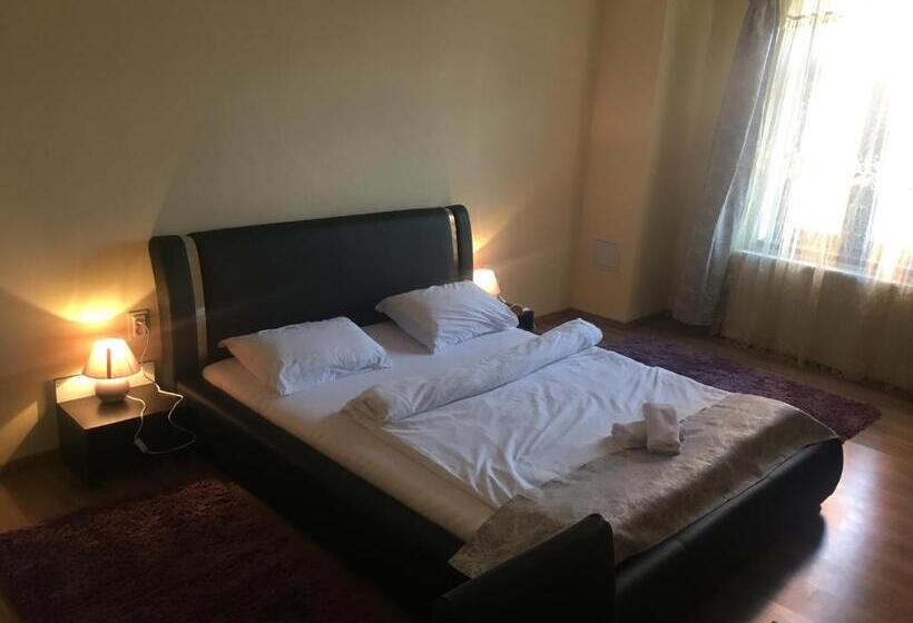 اتاق ساده سه‌ نفره, Casa Aurelia