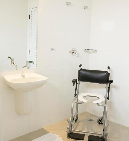 غرفة قياسية فردية لذوى الإحتياجات الخاصة, Real Executive