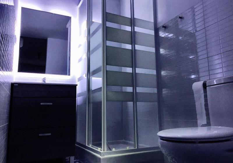 Номер Стандарт Трехместный, Hostal Ciempozuelos, Cerca Del Parque Warner Y Madrid
