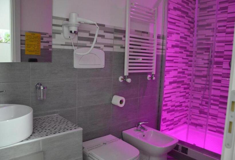 اتاق لوکس, Iris Inn