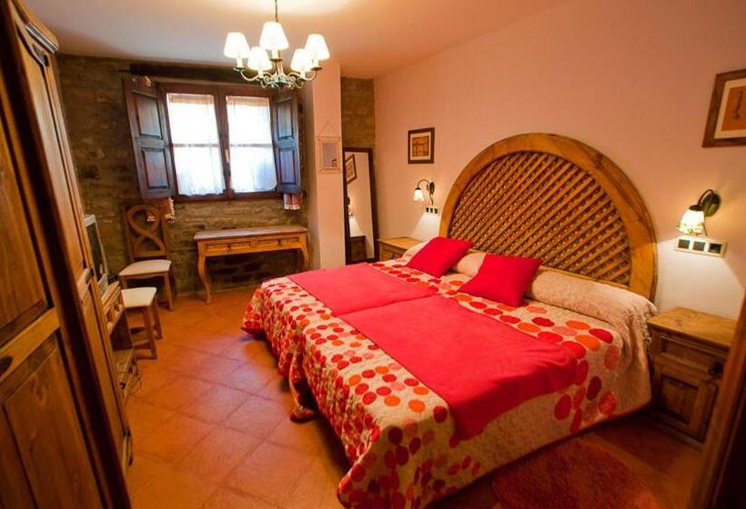 Quarto Estandar, Villa Románica