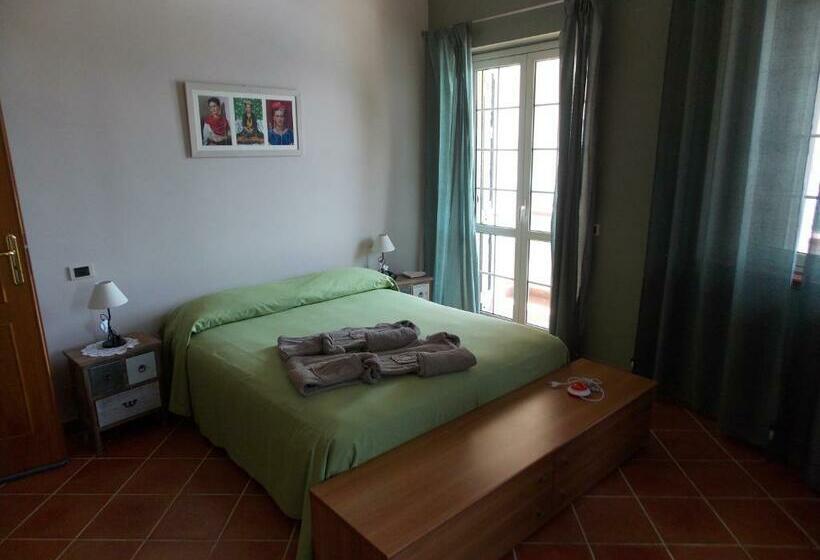 Номер Стандарт Вид на Бассейн, B&b Pacilita