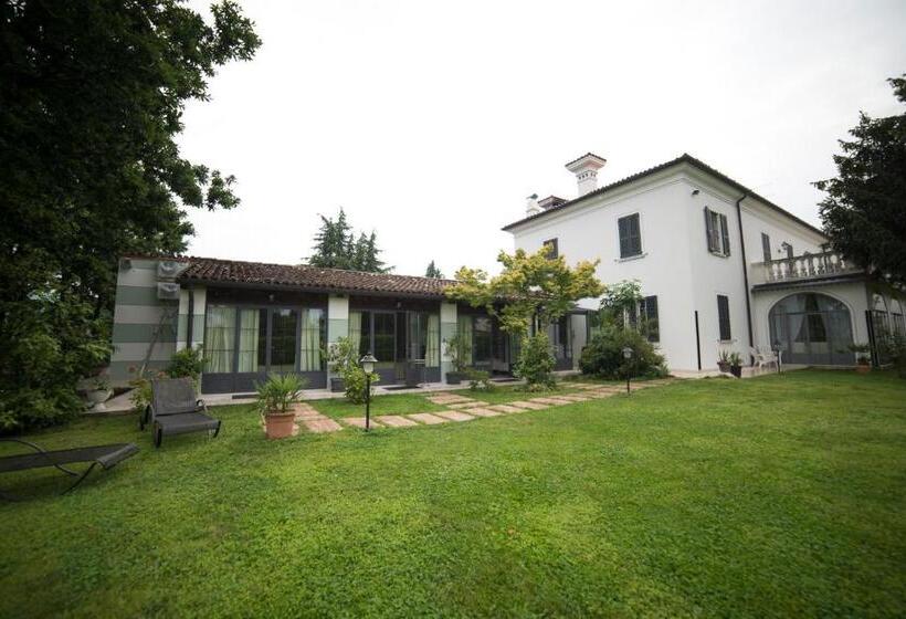 Трехместный Номер Стандарт Вид на Сад, Villa Franca In Franciacorta