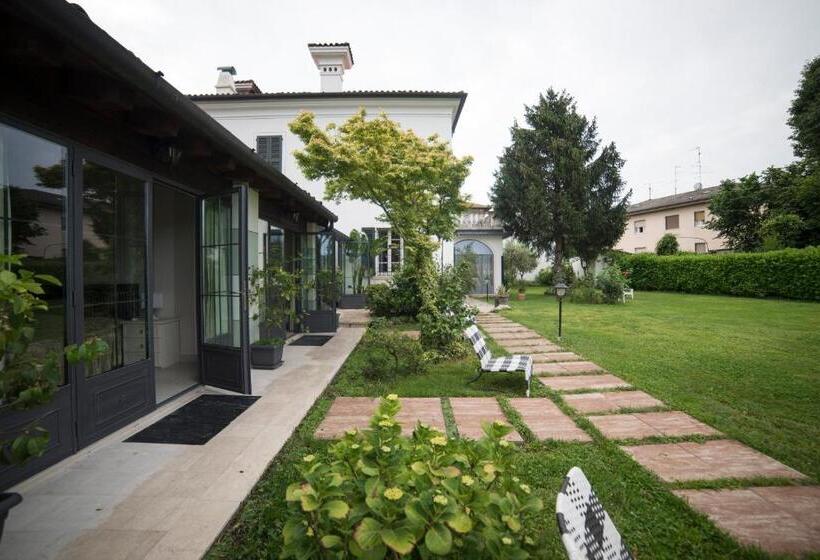 Трехместный Номер Стандарт Вид на Сад, Villa Franca In Franciacorta