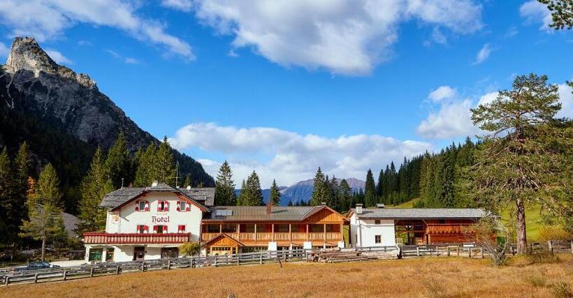 带景观的三人标准房间, Alpin Natur Hotel Brückele