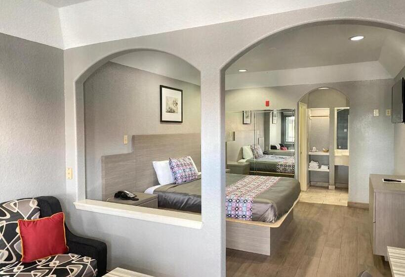 Suite Lit King, Island Suites Hobby Airport