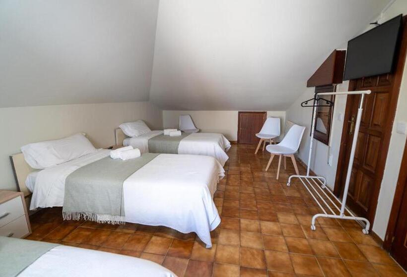 Quarto Triplo Estandar, Alojamientos Valdecilla 3000