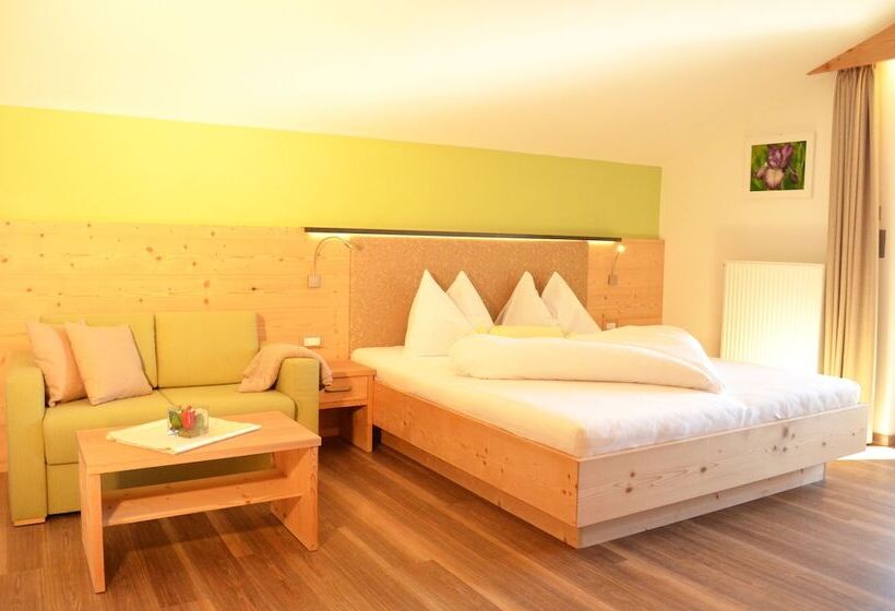 Comfort room with mountain view, Karin