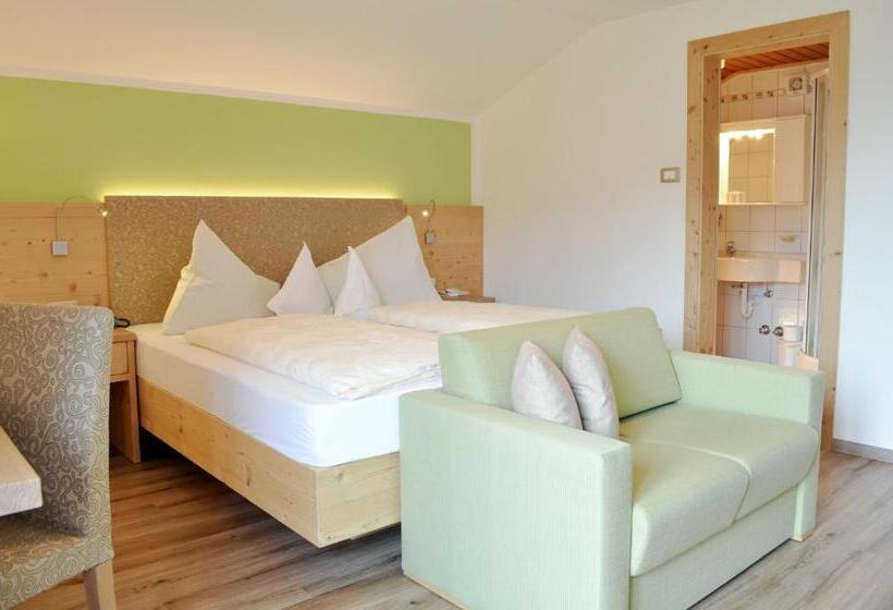 Comfort room with mountain view, Karin