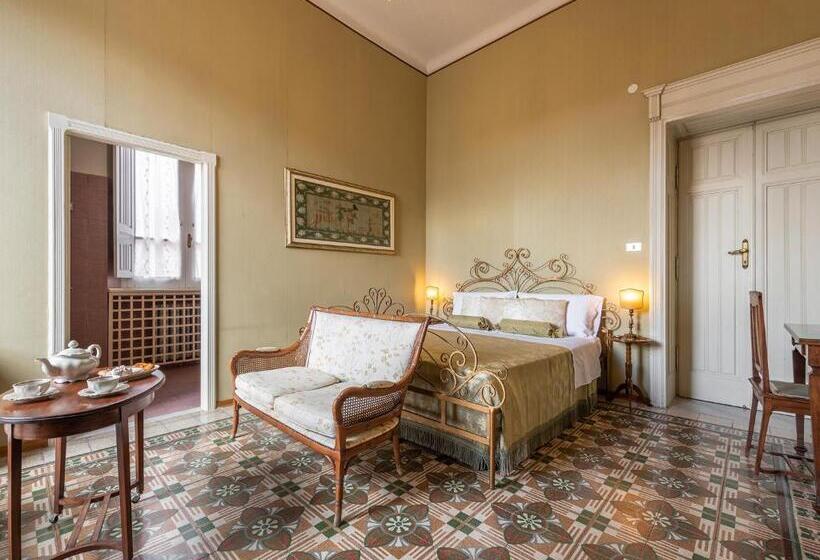 اتاق استاندارد چهار تخته, Palazzo Santa Caterina
