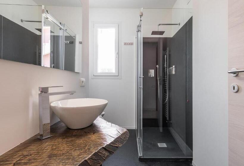 Трехместный Номер Стандарт с Балконом, Spritz Bed & Breakfast