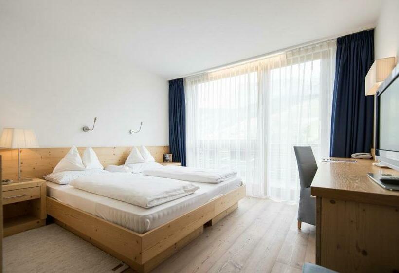 Номер Стандарт с Балконом, Alpine Hotel Ciasa Lara
