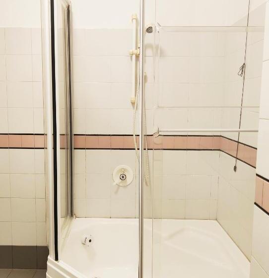 غرفة قياسية, Aduepassi