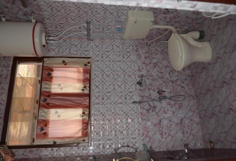 디럭스 룸, Howrah Guest House