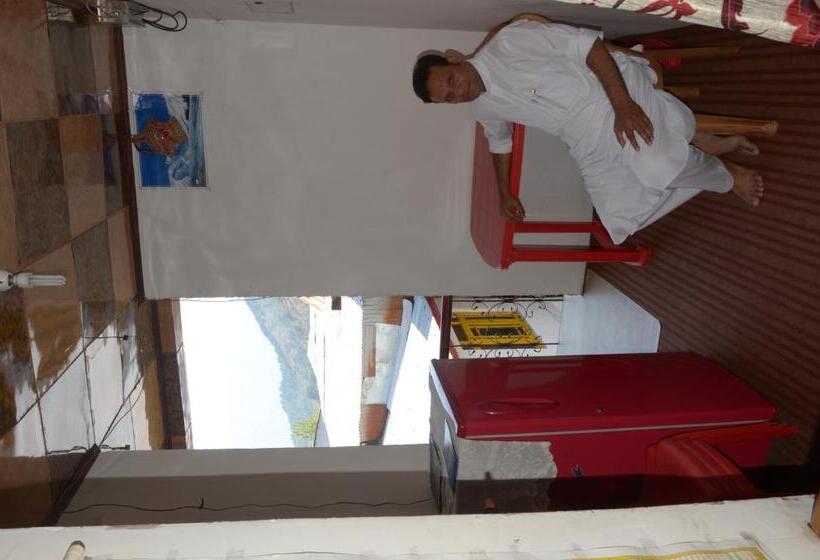 디럭스 룸, Howrah Guest House