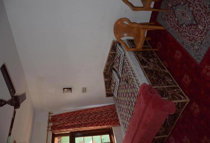 디럭스 룸, Howrah Guest House