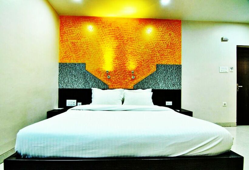 اتاق کلاب, Savera A Business Luxury