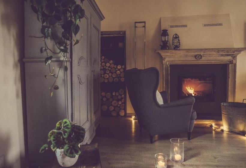 اتاق لوکس, Langhe Country House