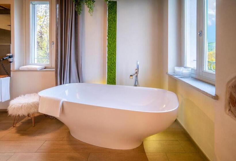 سوئیت جونیور با چشم‌انداز باغ, Langhe Country House