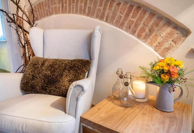 سوئیت جونیور با چشم‌انداز باغ, Langhe Country House