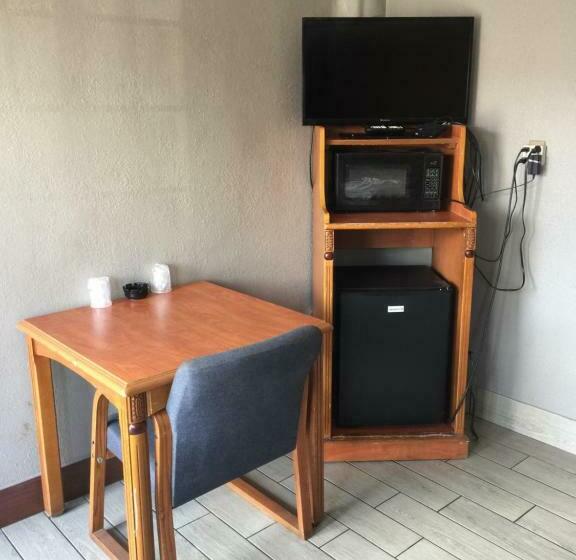 غرفة قياسية, Monterey Motel