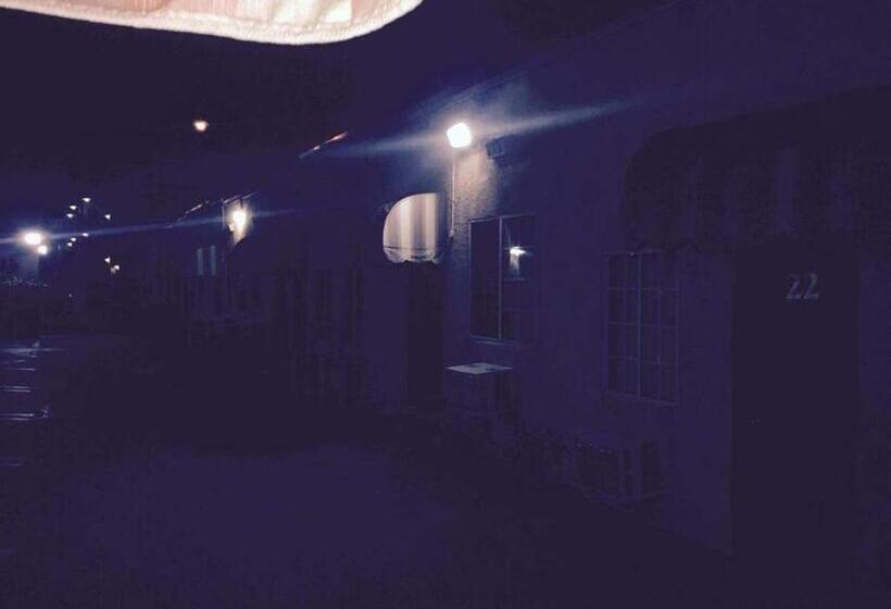 غرفة قياسية, Monterey Motel
