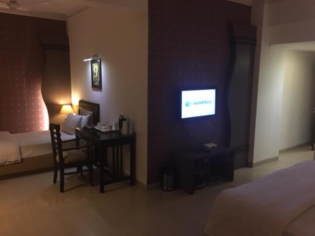 이그제큐티브 트리플, Shiva Oasis Resort