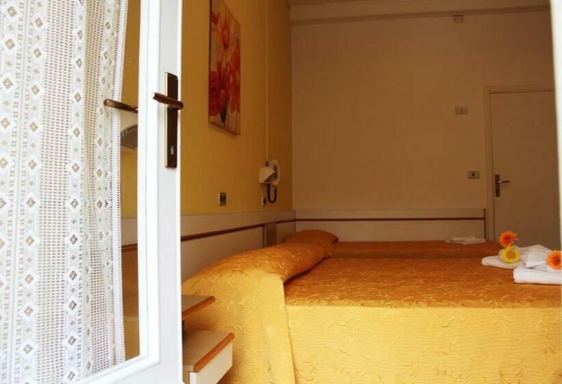 Номер Стандарт Трехместный, B&b Hotel Lina