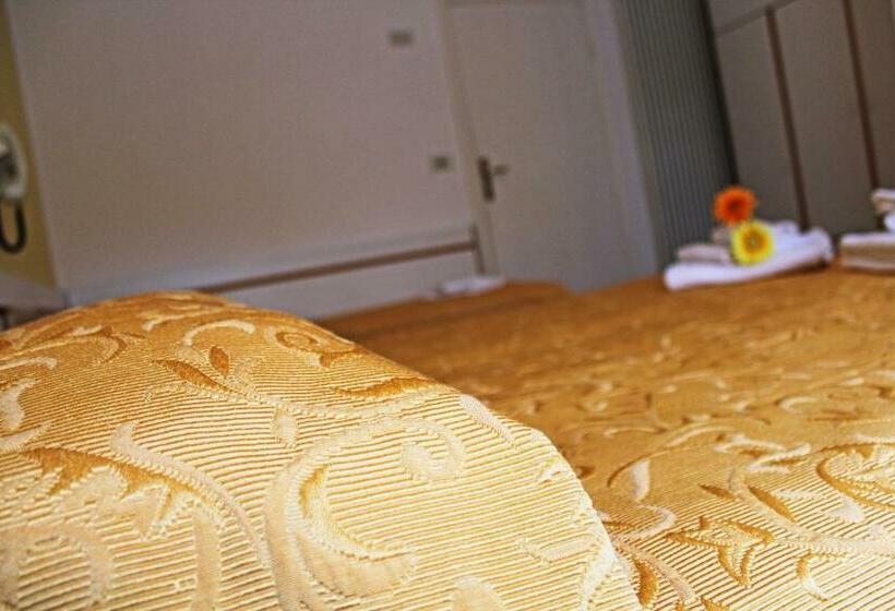 Номер Стандарт Трехместный, B&b Hotel Lina