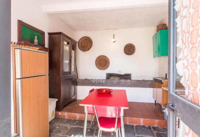 اتاق استاندارد سه تخته با چشم‌انداز باغ, B&b La Casa Di Pippinitto