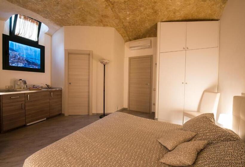 اتاق استاندارد سه نفره, Petros Room Camere