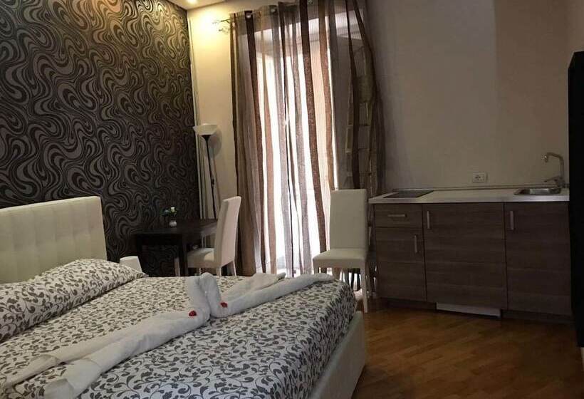 سوییت جونیور با بالکن, Petros Room Camere