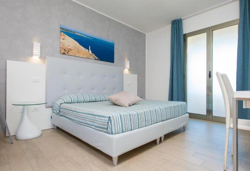 Трехместный Номер Стандарт с Балконом, Eden Resort Country