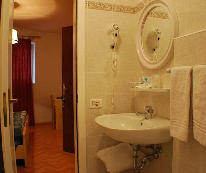 标准间, Albergo Lucia
