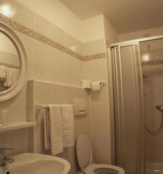 标准间, Albergo Lucia